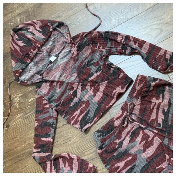Brandi-Crop Top Hoodie Camo Short Set - Picture 3 of 4